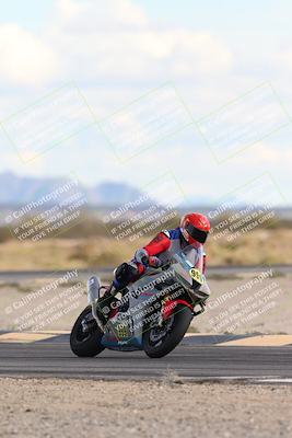 media/Nov-16-2025-Race Pace (Sun) [[8c5fa54630]]/Non Verified Riders (1st 20 Minutes)/5-Turn 15 (110pm)/